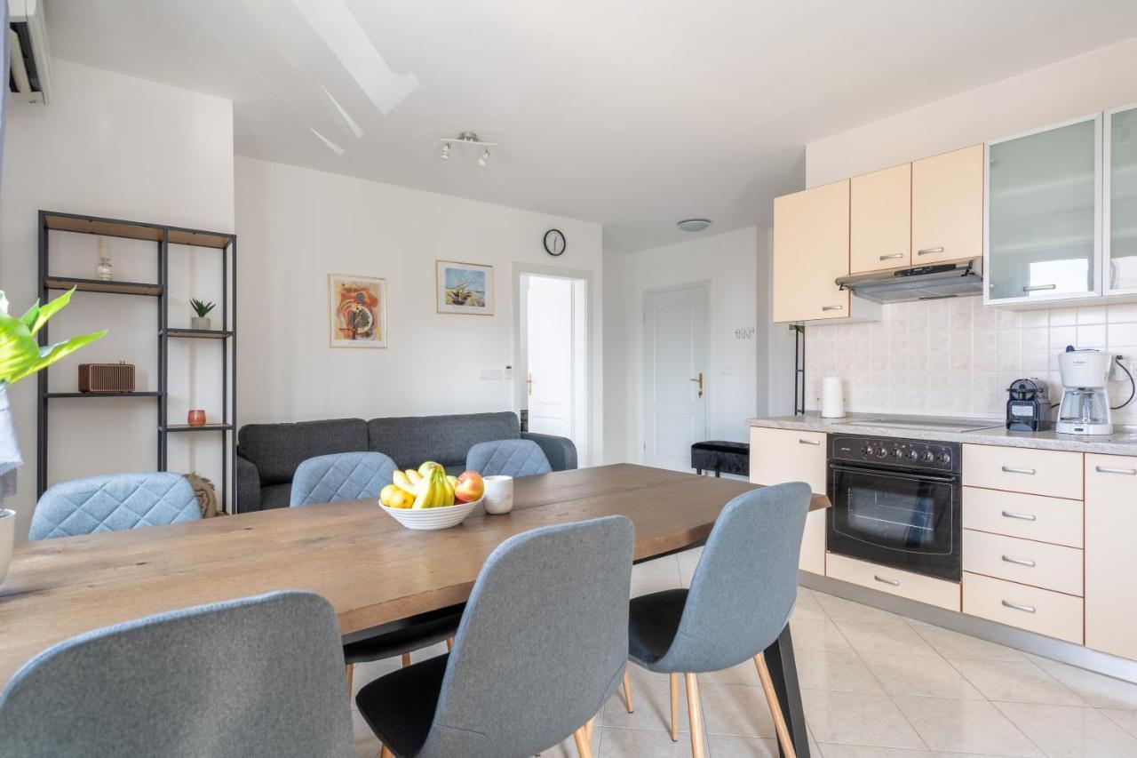 Charmante Wohnung Fusslaeufig Zum Meer In فونتانا المظهر الخارجي الصورة